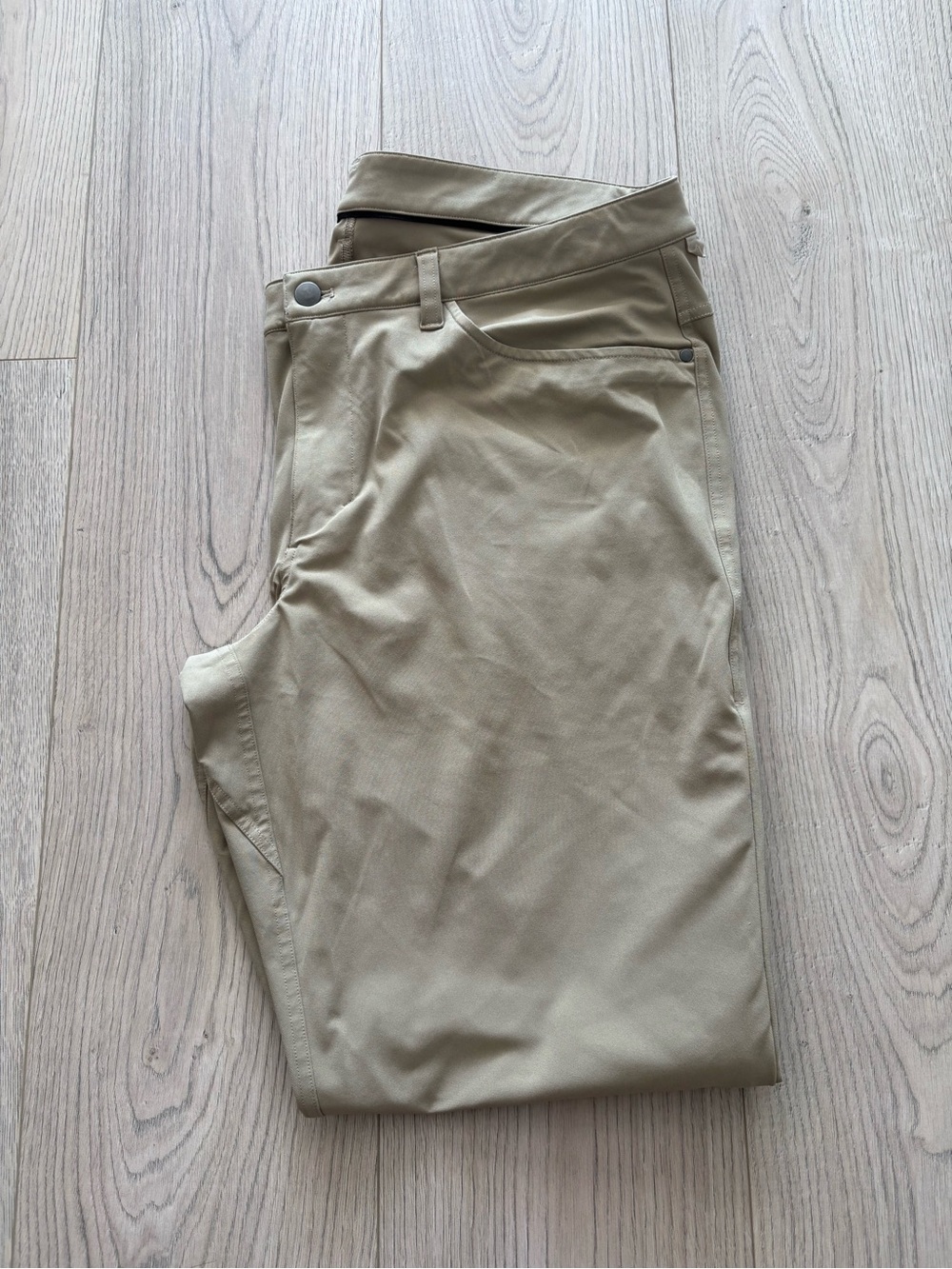 Lululemon Size 36x33 ABC Men’s Pants FIVE Pockets Relaxed Pants Khaki